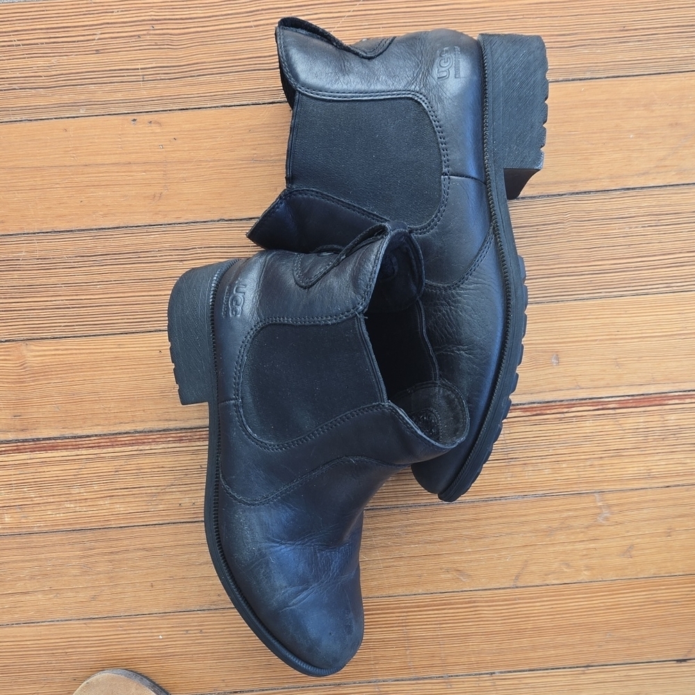 Ladies UGG Black Leather Slip-On Boots Size 10 Weather Proof Bonham